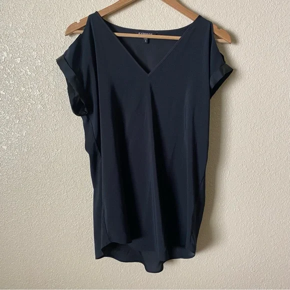 Elegant Black V-Neck Cold Shoulder Women's Top - Picture 2 of 5